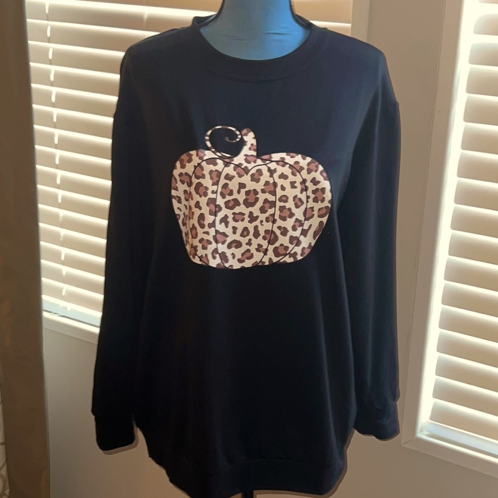 Leopard/pumpkin sweatshirt over sized small